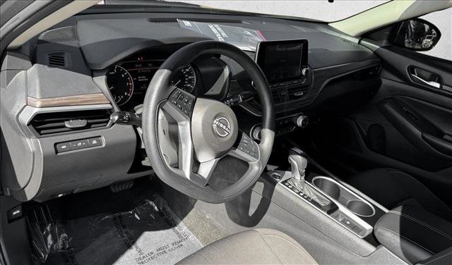 Used 2024 Nissan Altima 2.5 SV AWD/4WD image 11
