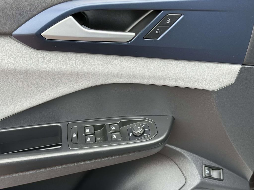 Used 2022 Volkswagen Taos SE image 10