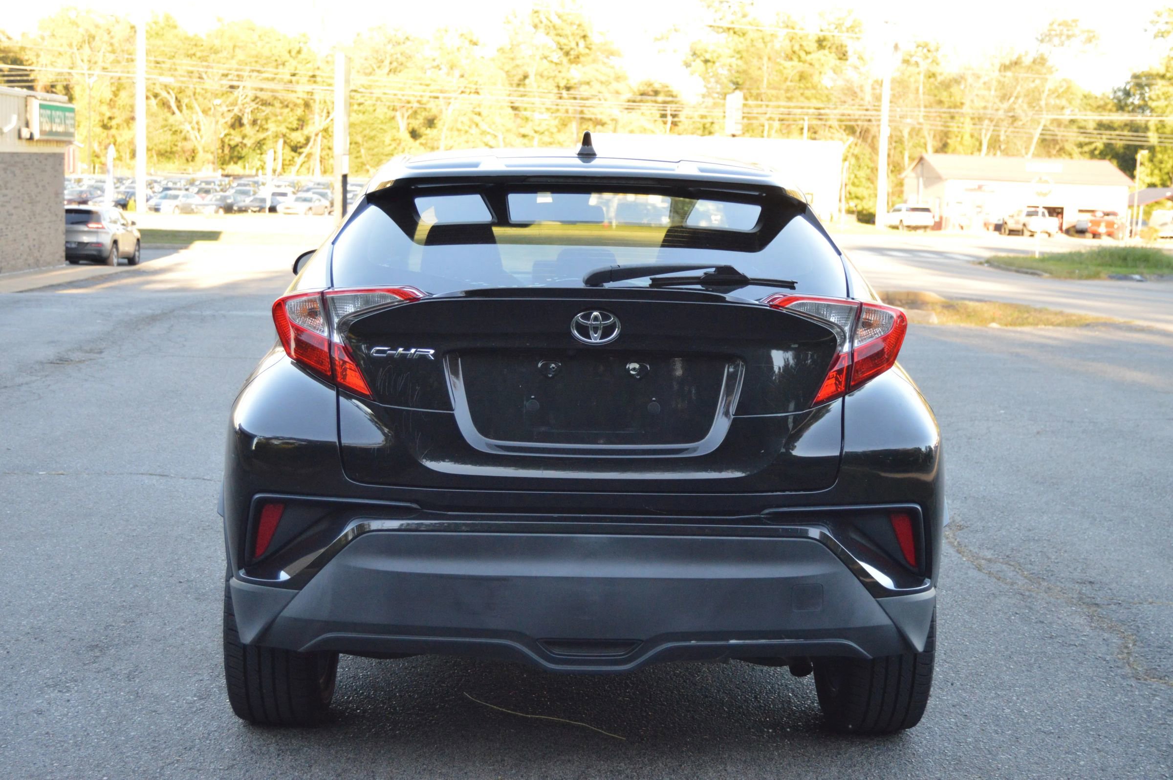 Used 2019 Toyota C-HR XLE image 5