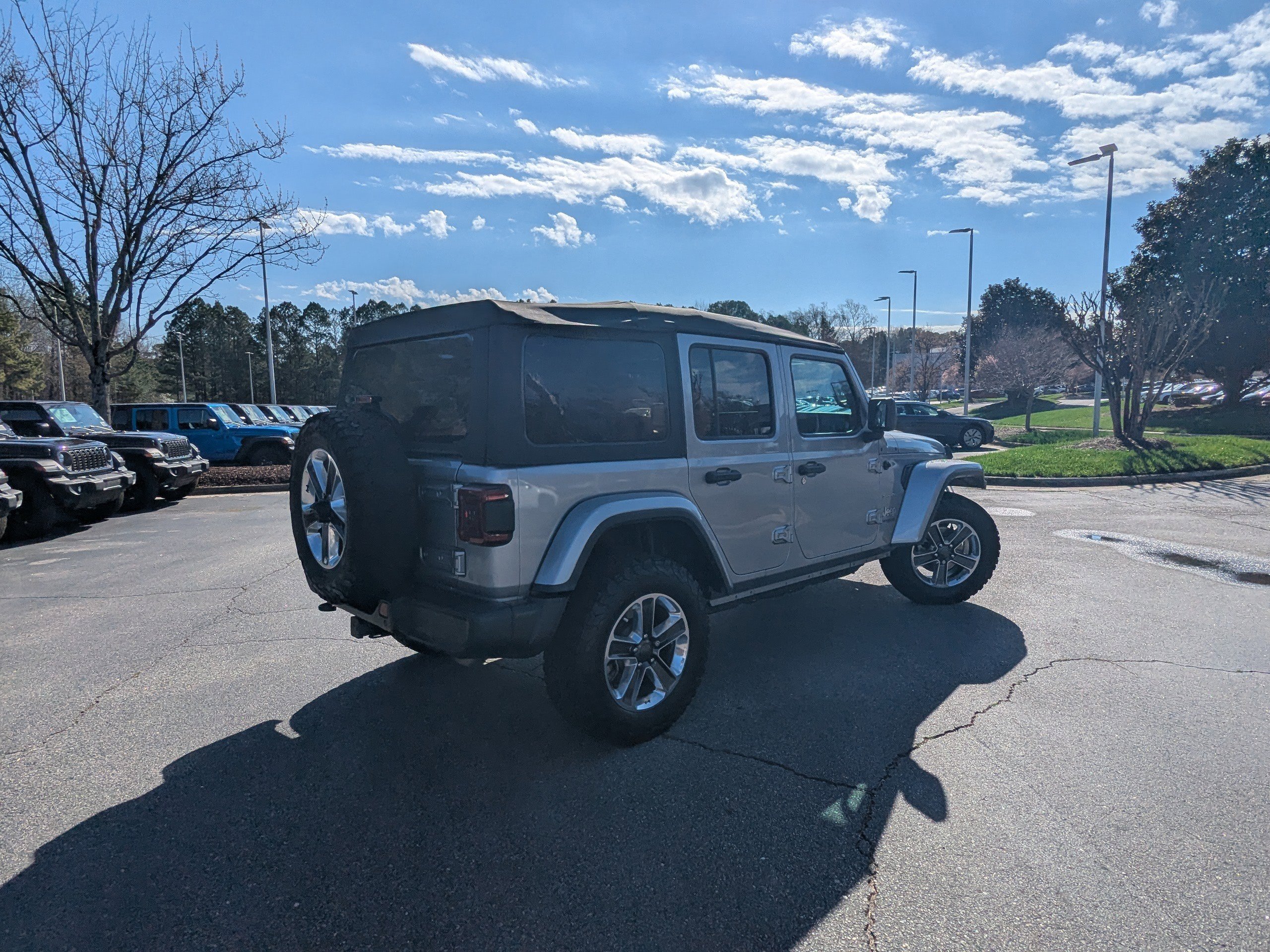 Used 2018 Jeep Wrangler Unlimited Sahara image 10
