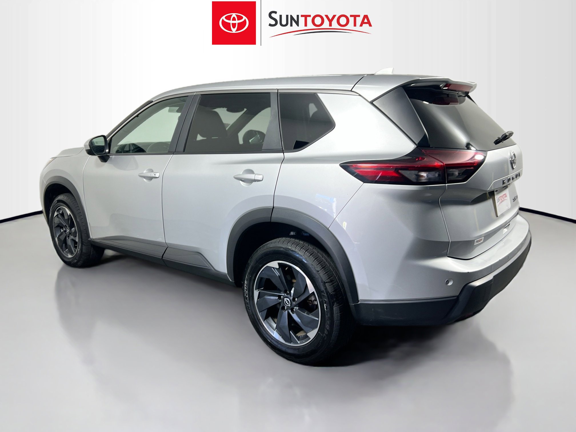 Used 2024 Nissan Rogue SV image 6