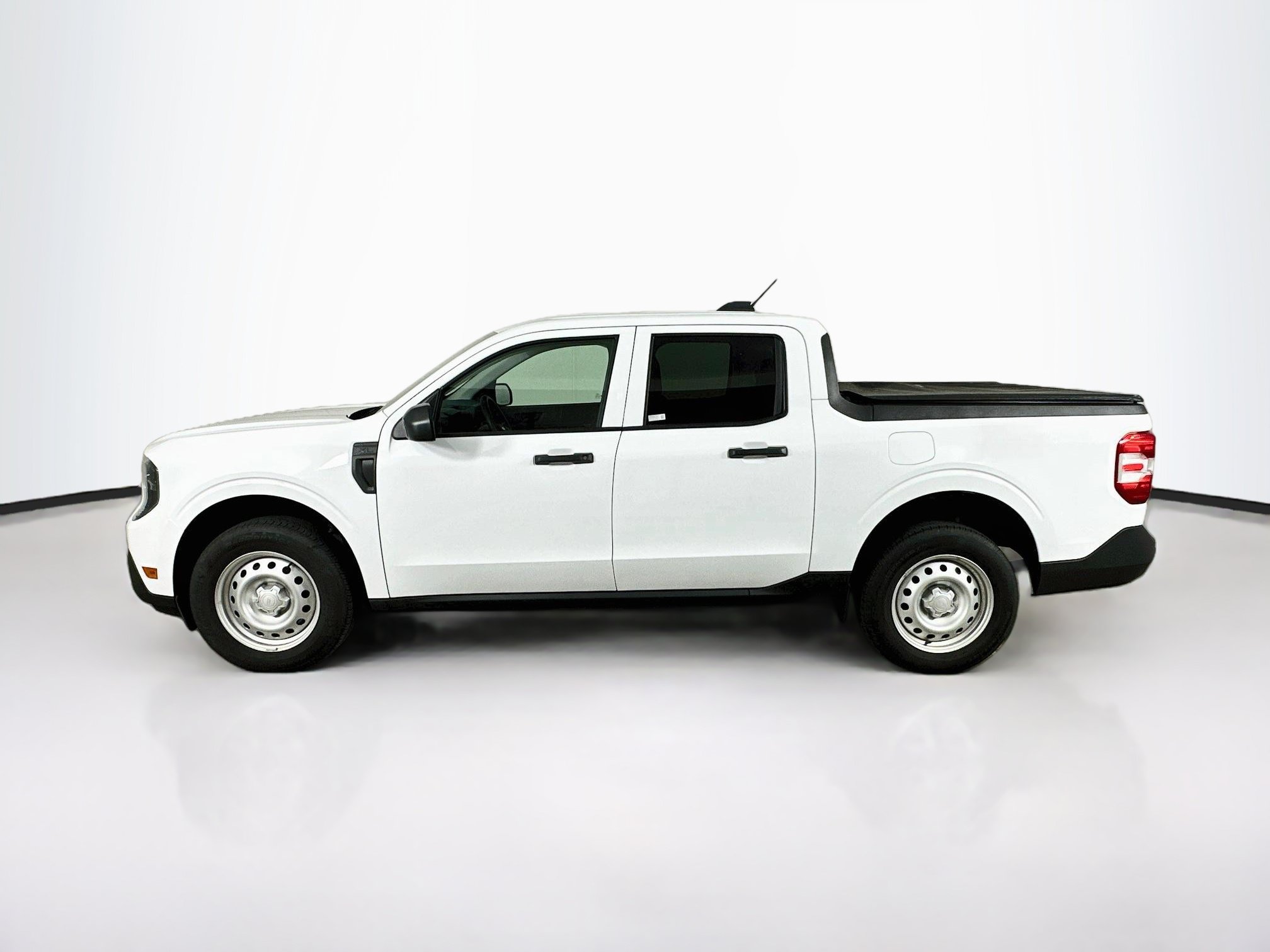 Used 2025 Ford Maverick XL w/ Equipment Group 102A AWD/4WD image 4