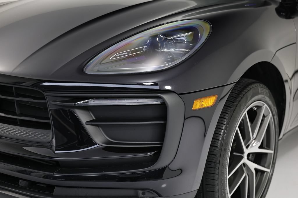 Certified 2026 Porsche Macan AWD/4WD image 11
