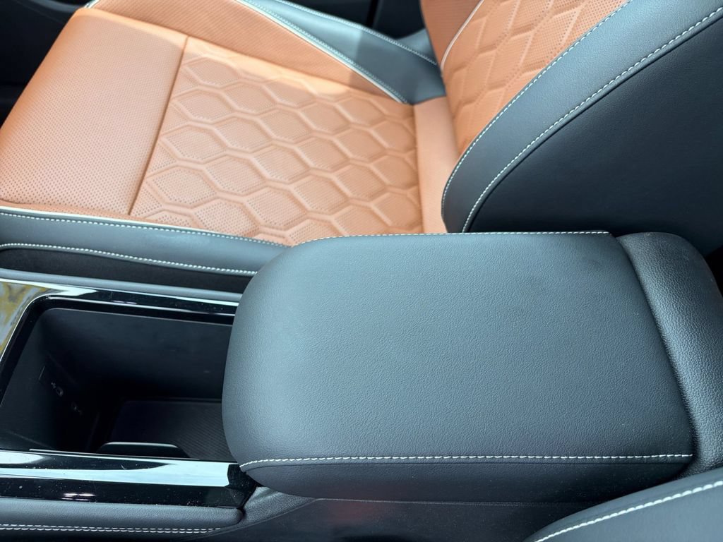 Certified 2025 Volkswagen Tiguan SEL R-Line AWD/4WD image 20