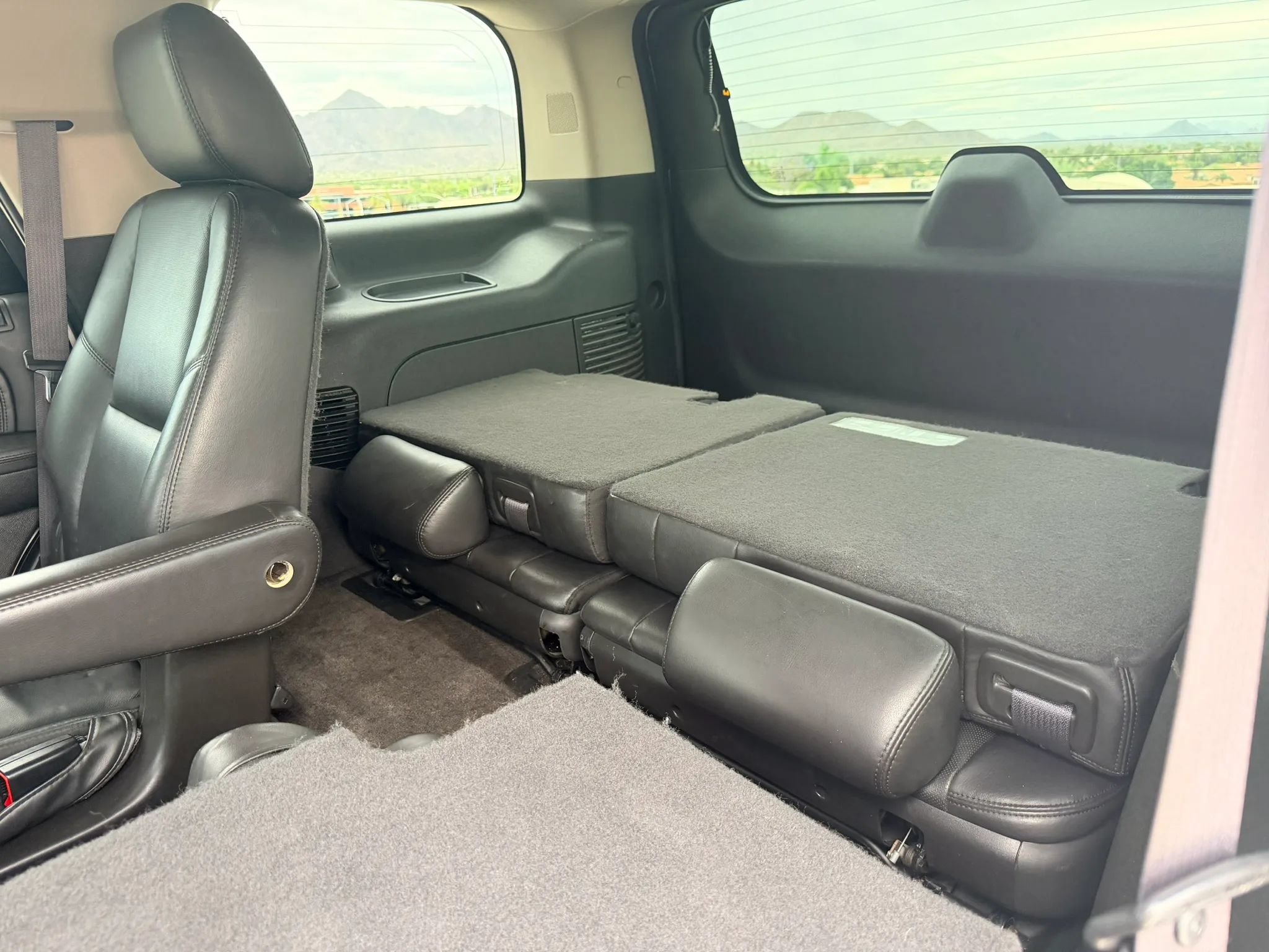 Used 2011 GMC Yukon Denali RWD image 13