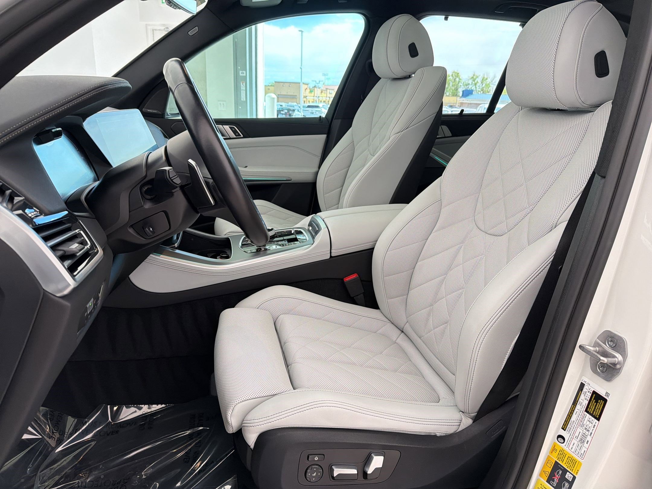 Certified 2023 BMW X5 xDrive45e w/ Executive Package image 5