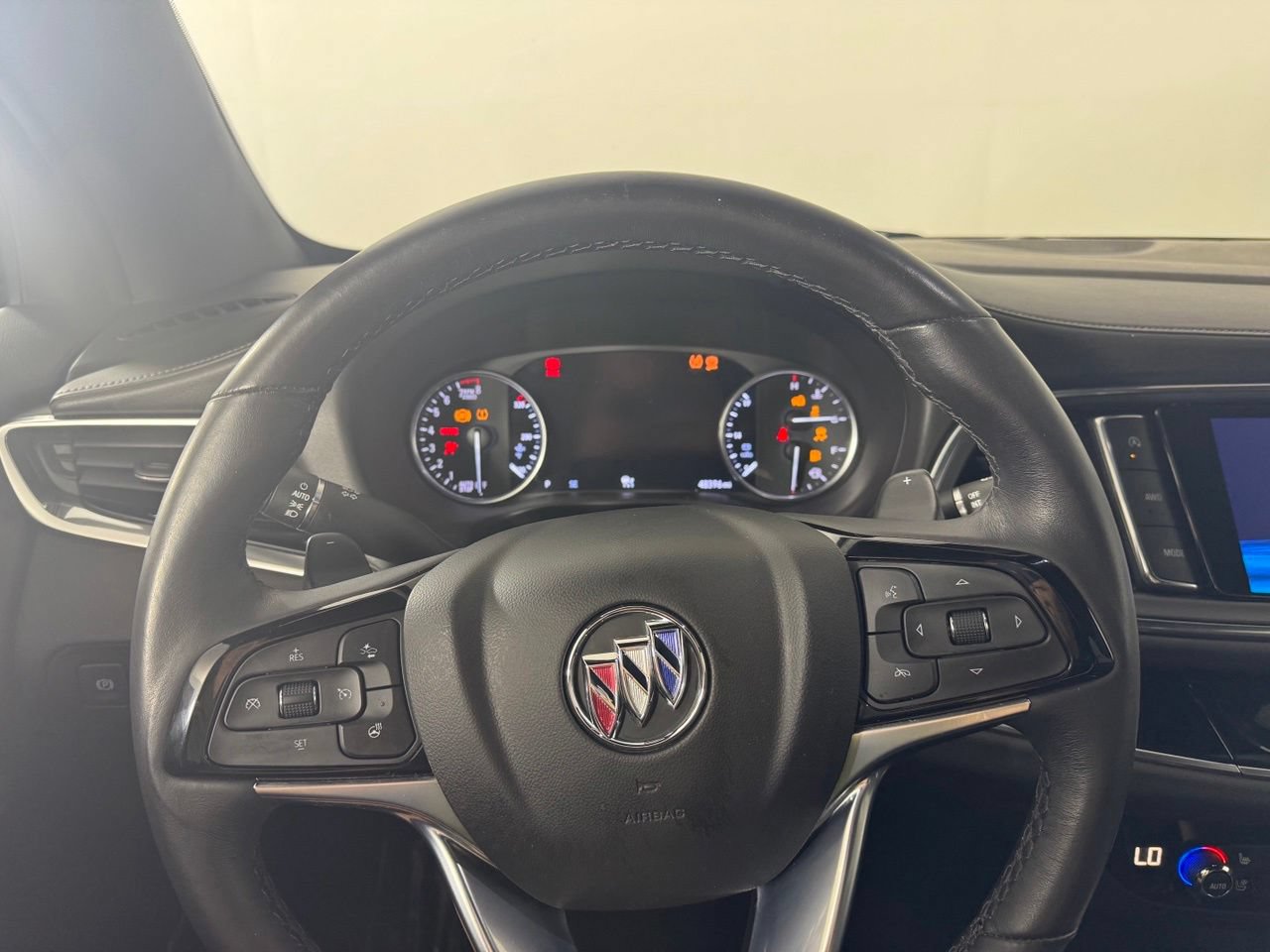 Used 2023 Buick Enclave Avenir w/ Avenir Technology Package AWD/4WD image 29