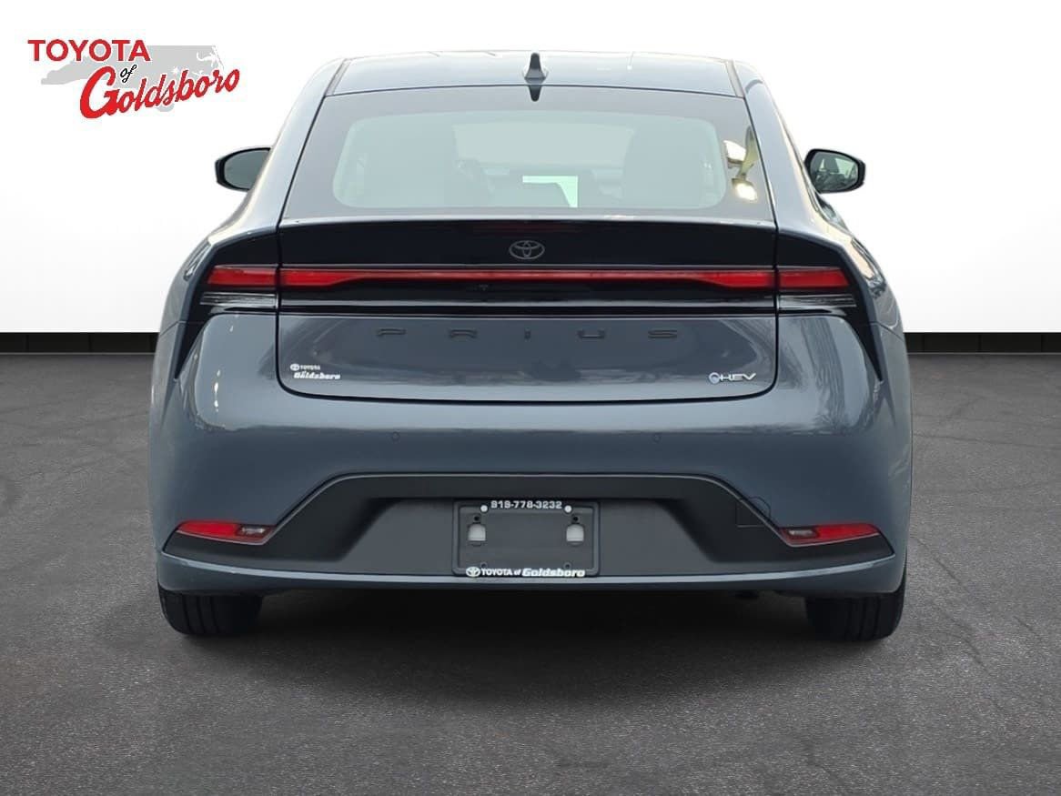 Used 2025 Toyota Prius LE image 6