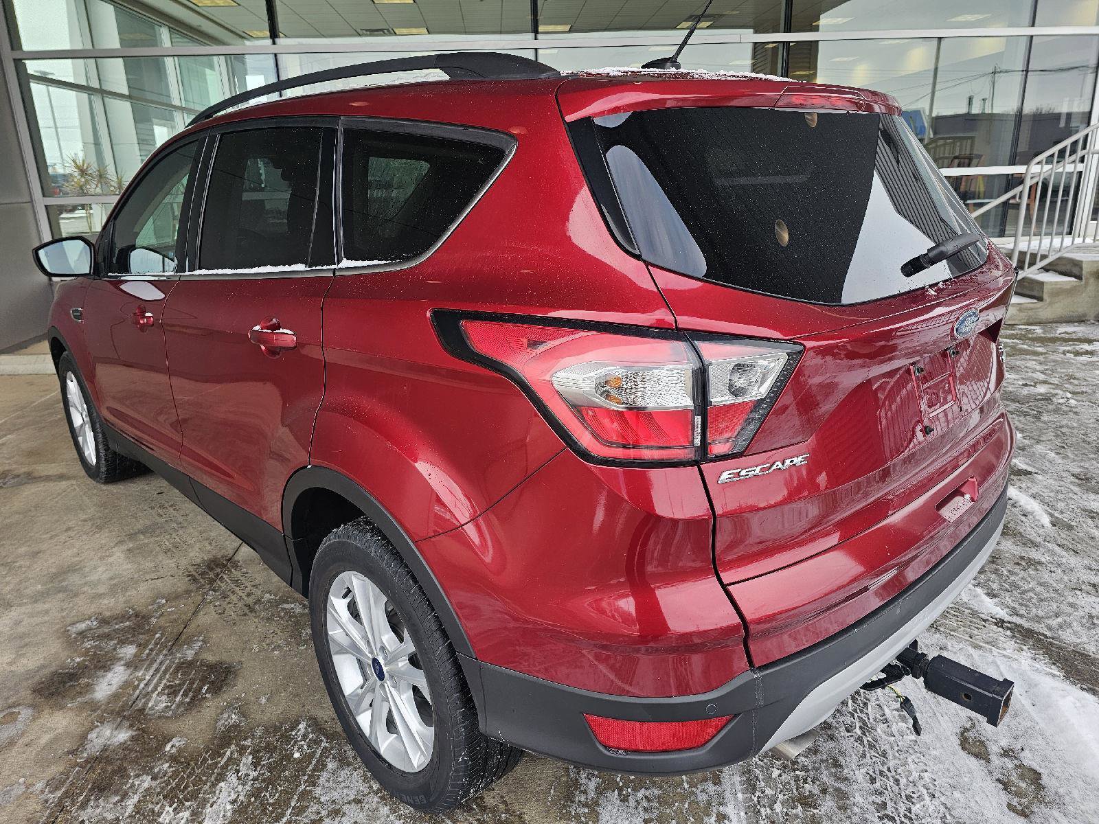 Used 2017 Ford Escape SE w/ Equipment Group 201A image 3