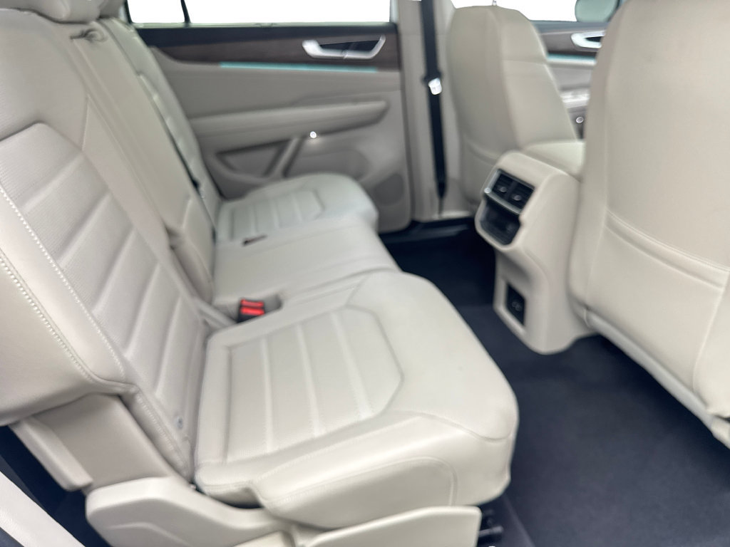 Used 2025 Volkswagen Atlas SEL AWD/4WD image 46