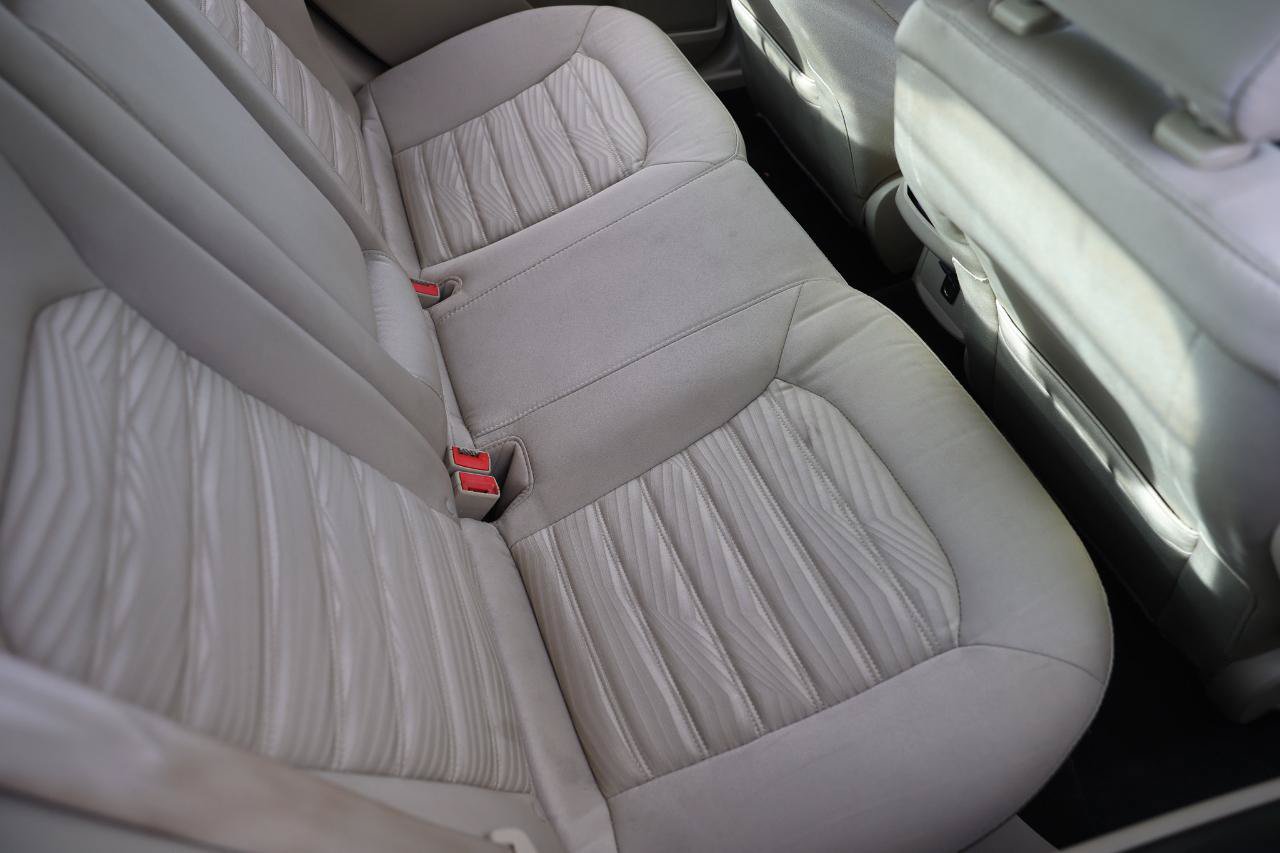Used 2016 Ford Fusion SE FWD image 12