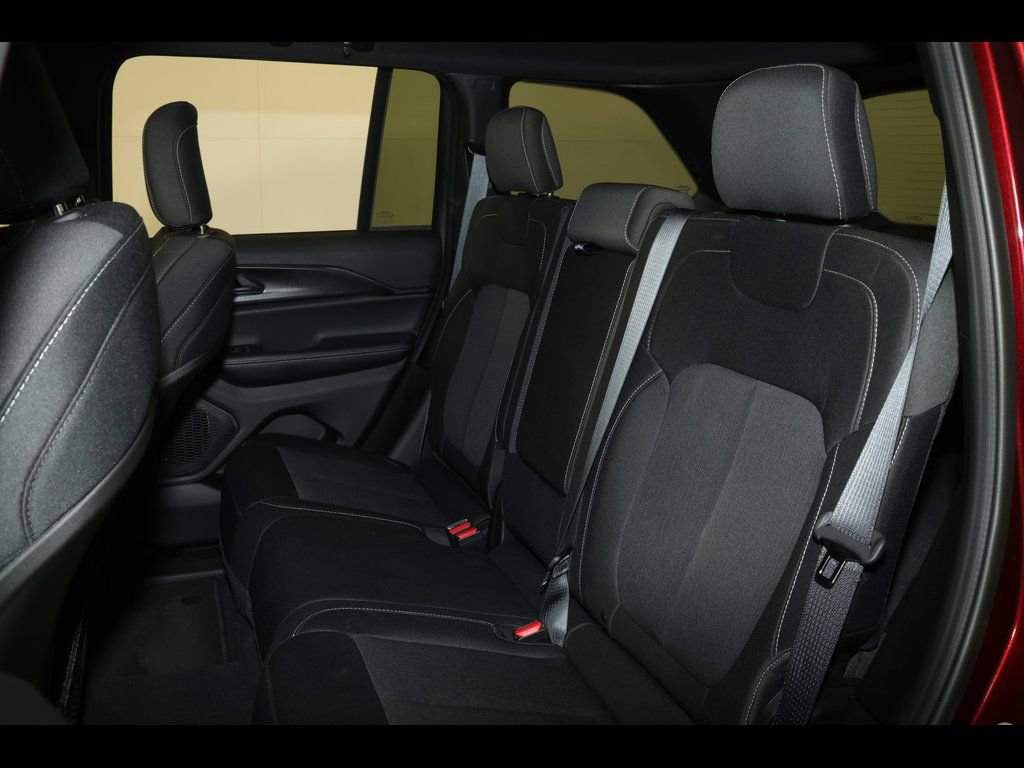 Used 2025 Jeep Grand Cherokee Laredo w/ Luxury Tech Group I image 27