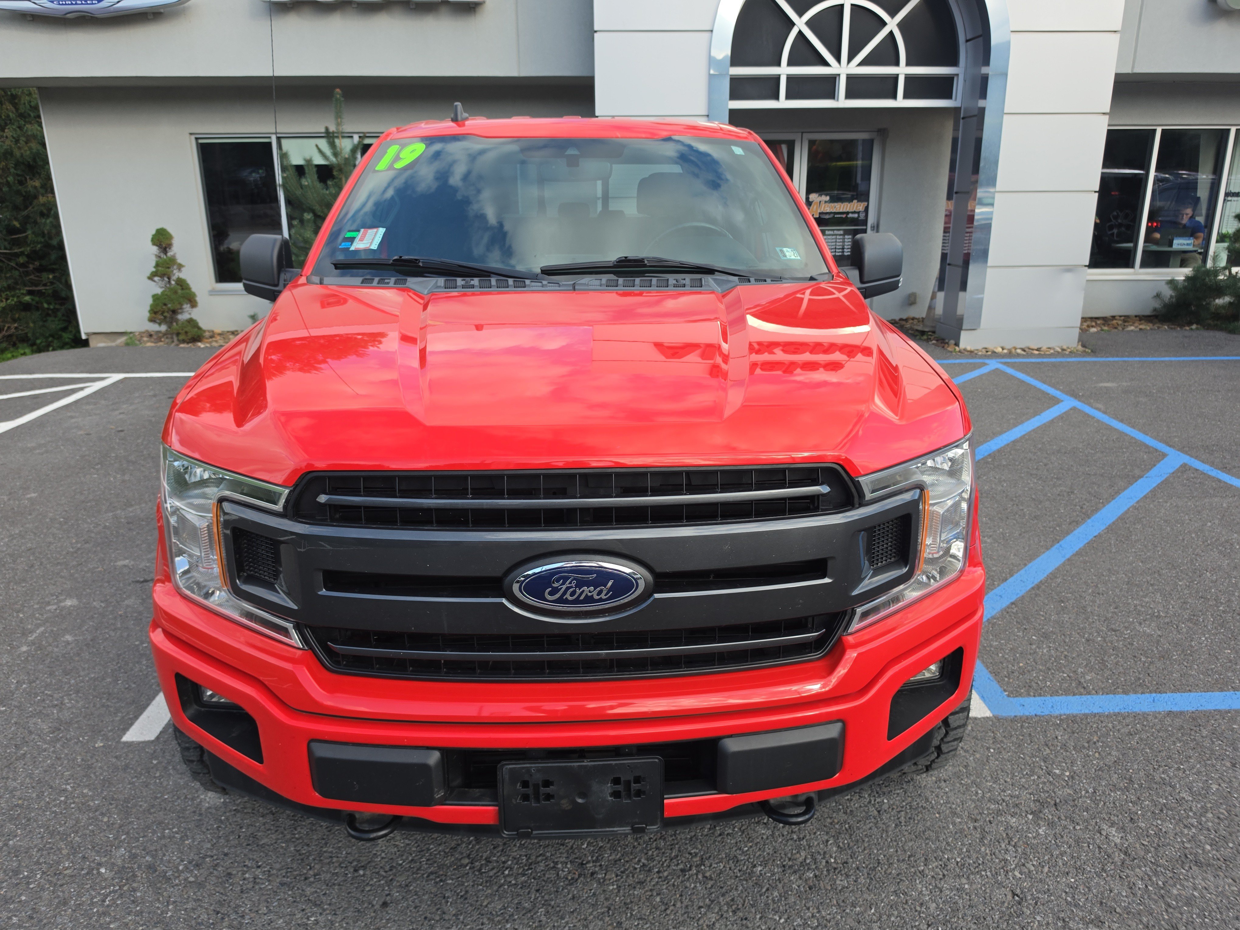 Used 2019 Ford F150 XLT w/ Equipment Group 302A Luxury AWD/4WD image 9
