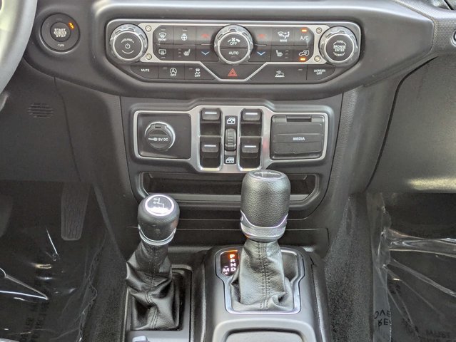 Used 2023 Jeep Gladiator Sport AWD/4WD image 18