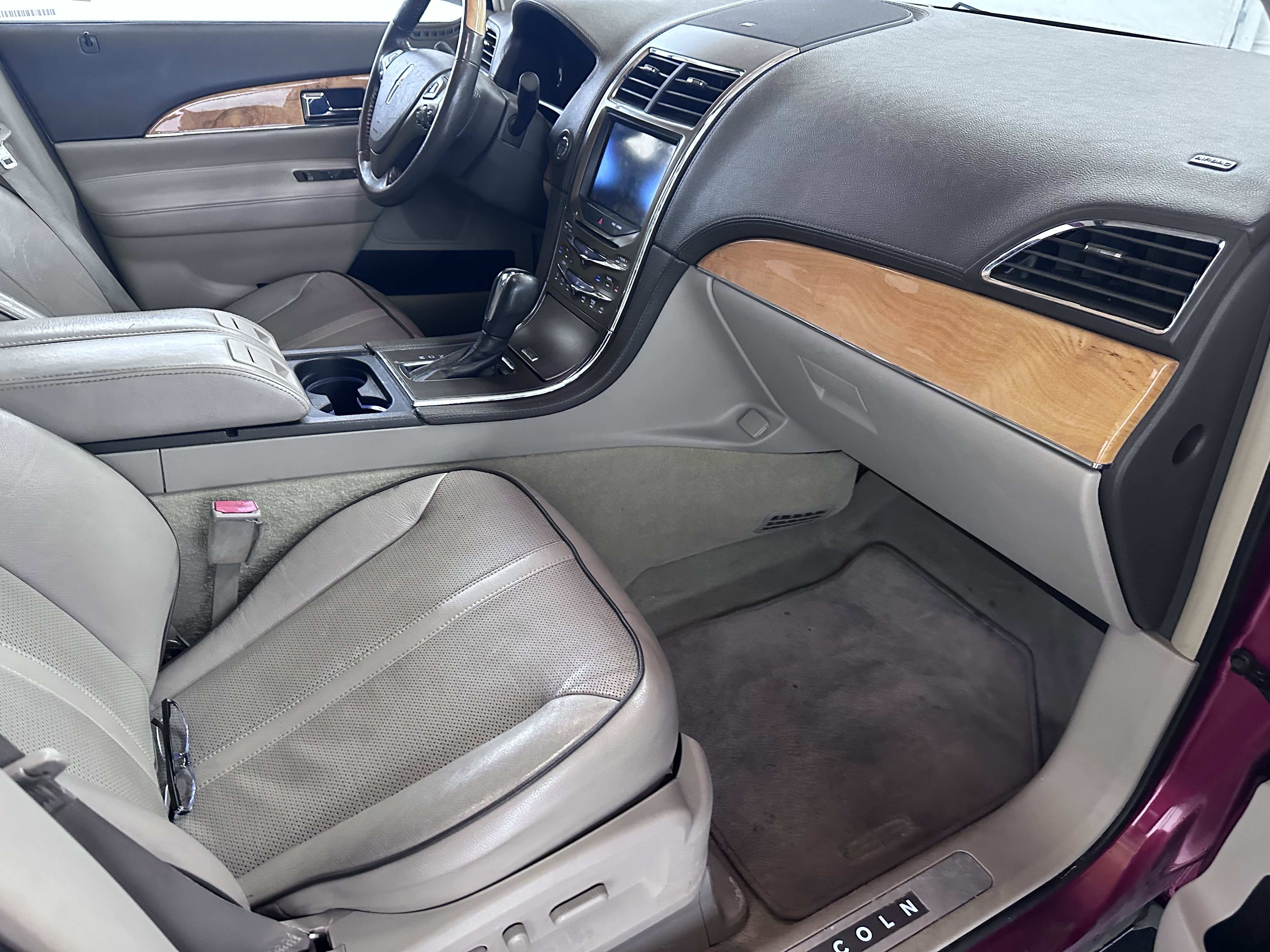 Used 2011 Lincoln MKX 2WD w/ 101A Rapid Spec Order Code image 42