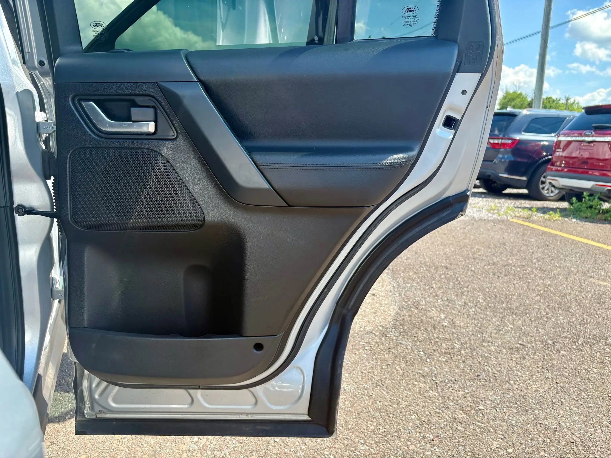 Used 2014 Land Rover LR2 HSE image 13