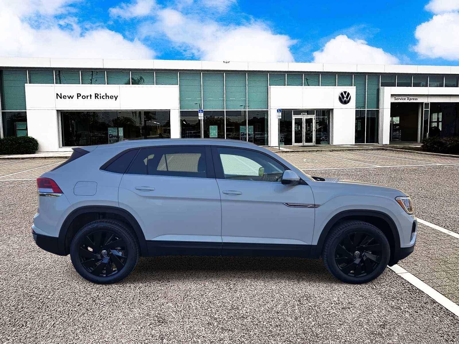 Used 2026 Volkswagen Atlas Cross Sport SE image 9