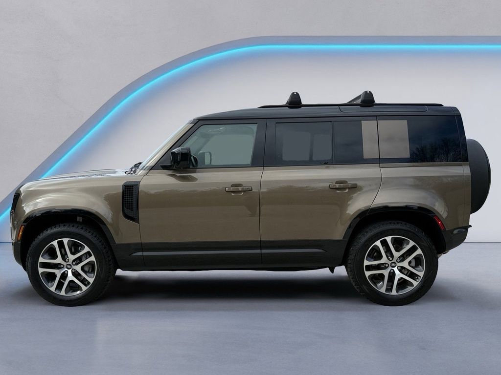 Used 2025 Land Rover Defender 110 X-Dynamic SE AWD/4WD image 3