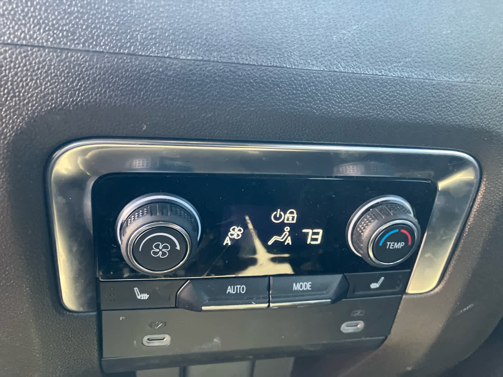 Certified 2024 Chevrolet Tahoe Z71 w/ Luxury Package image 35