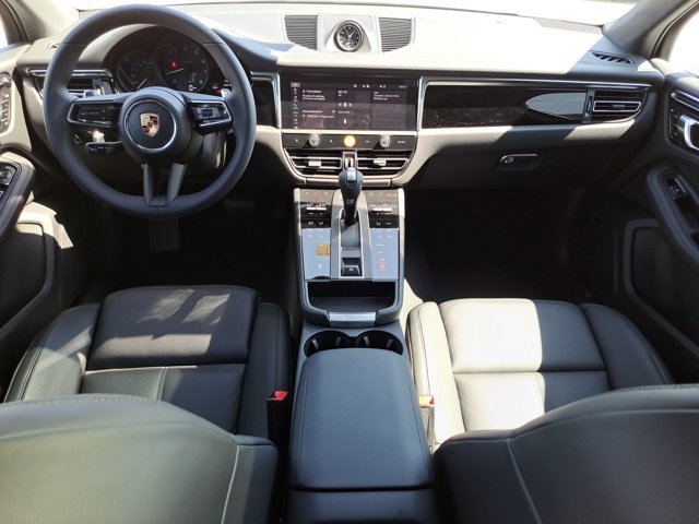 Used 2025 Porsche Macan image 16