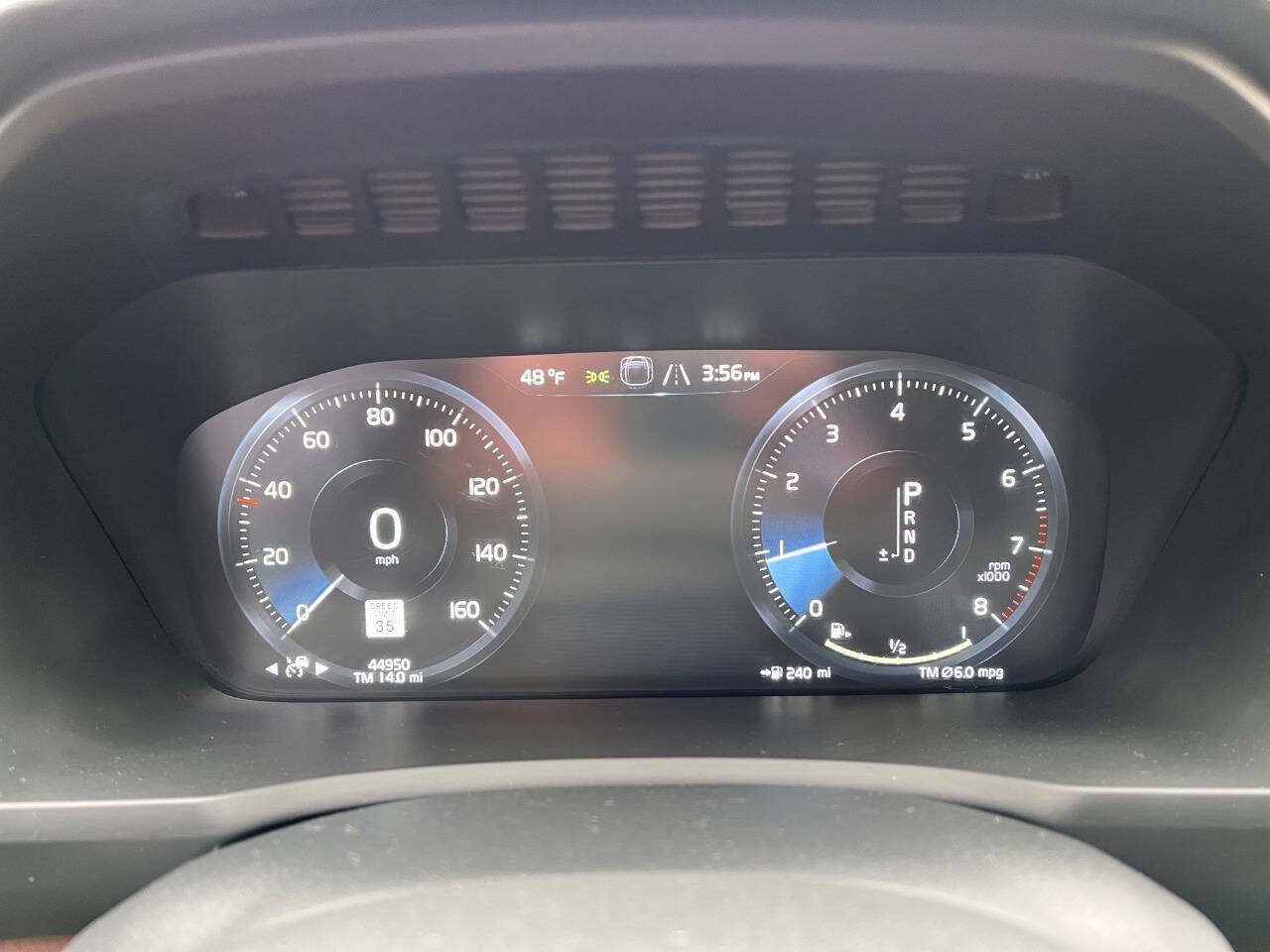 Used 2022 Volvo XC90 T6 Momentum w/ Climate Package AWD/4WD image 16