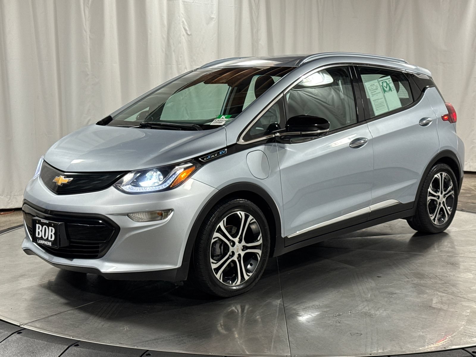 Used 2018 Chevrolet Bolt Premier w/ Driver Confidence II Package FWD image 1