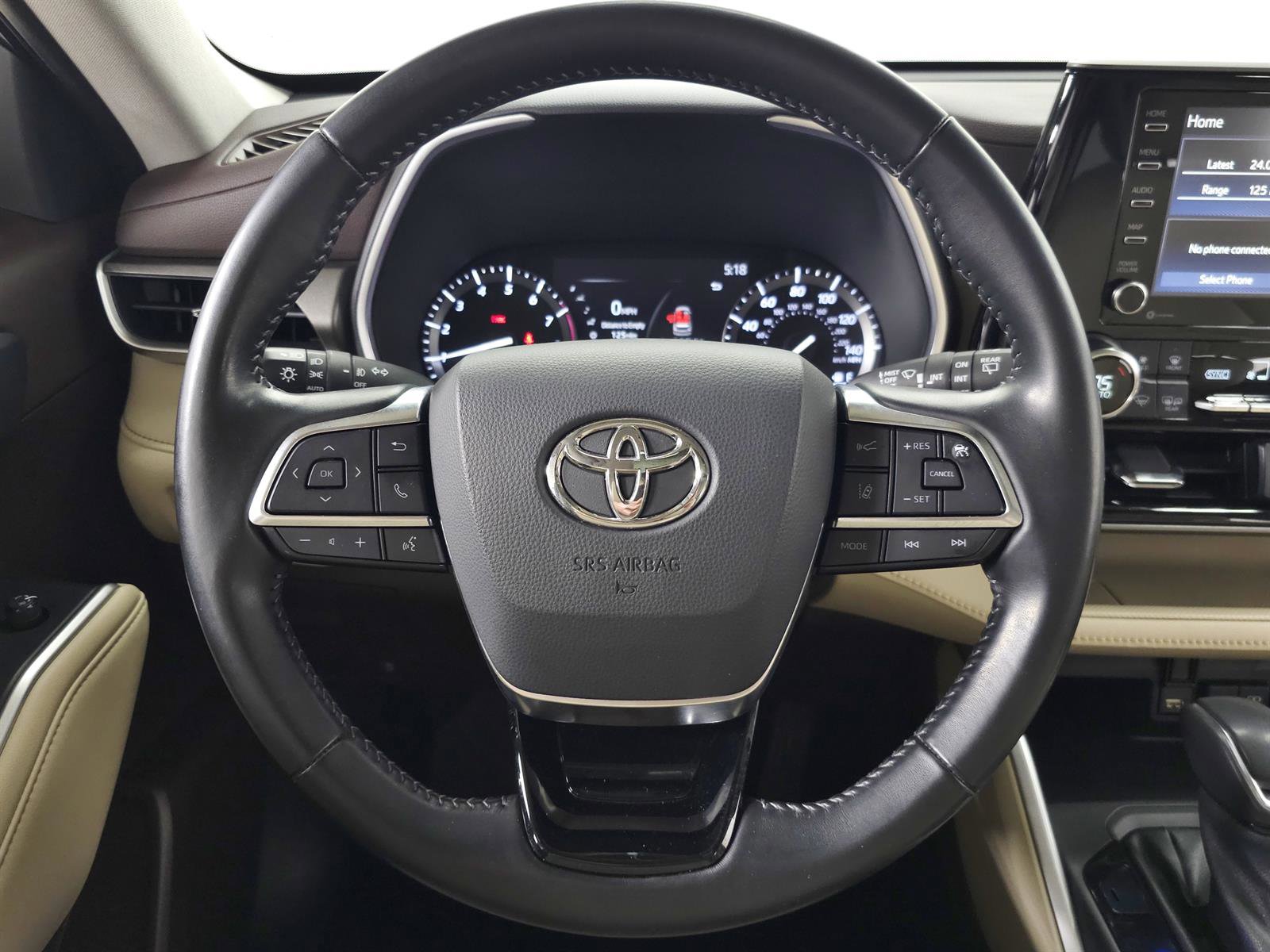 Used 2021 Toyota Highlander XLE AWD/4WD image 18