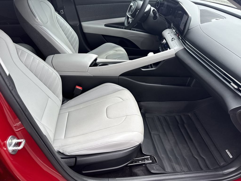 Used 2023 Hyundai Elantra Limited image 13