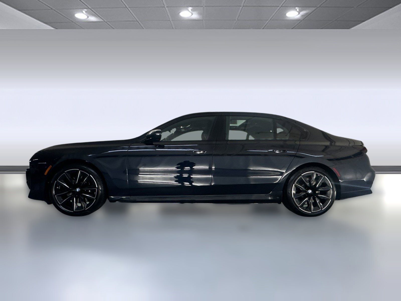 Used 2025 BMW i7 xDrive60 image 2