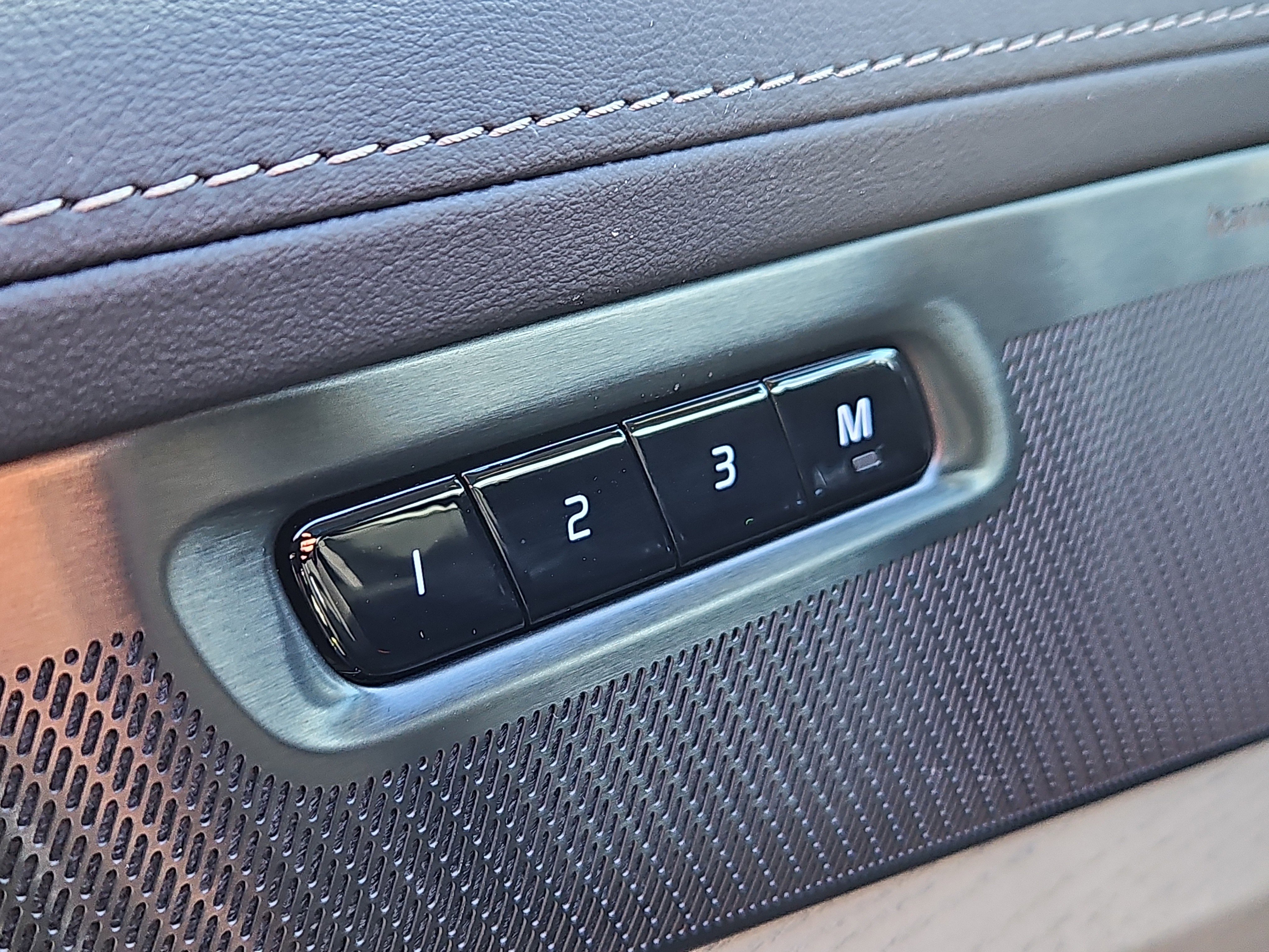 New 2026 Volvo XC90 B6 Plus w/ Protection Package Premier image 11