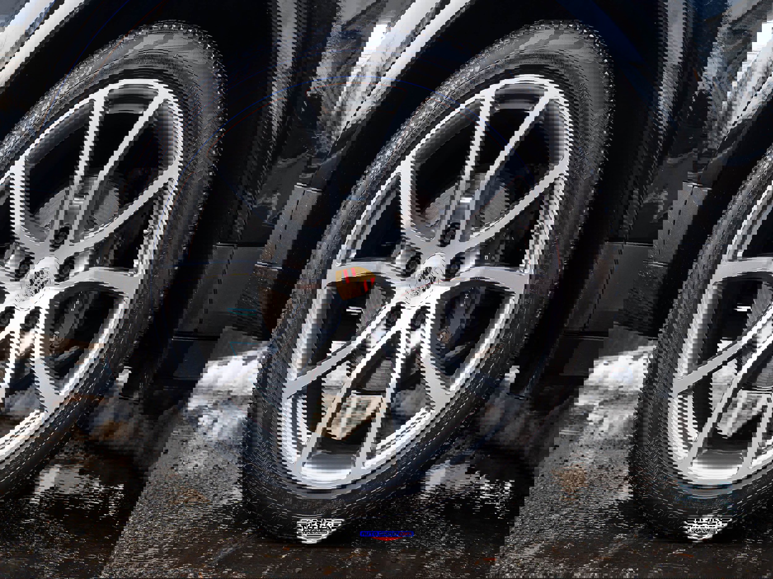 Used 2022 Porsche Cayenne Platinum Edition image 11