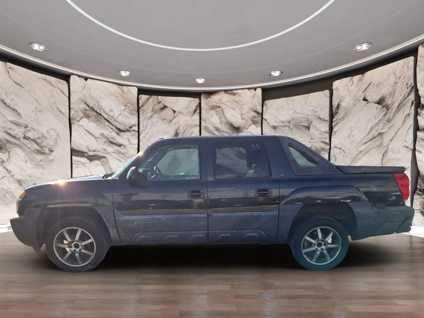 Used 2005 Chevrolet Avalanche LT w/ Preferred Equipment Group RWD image 5