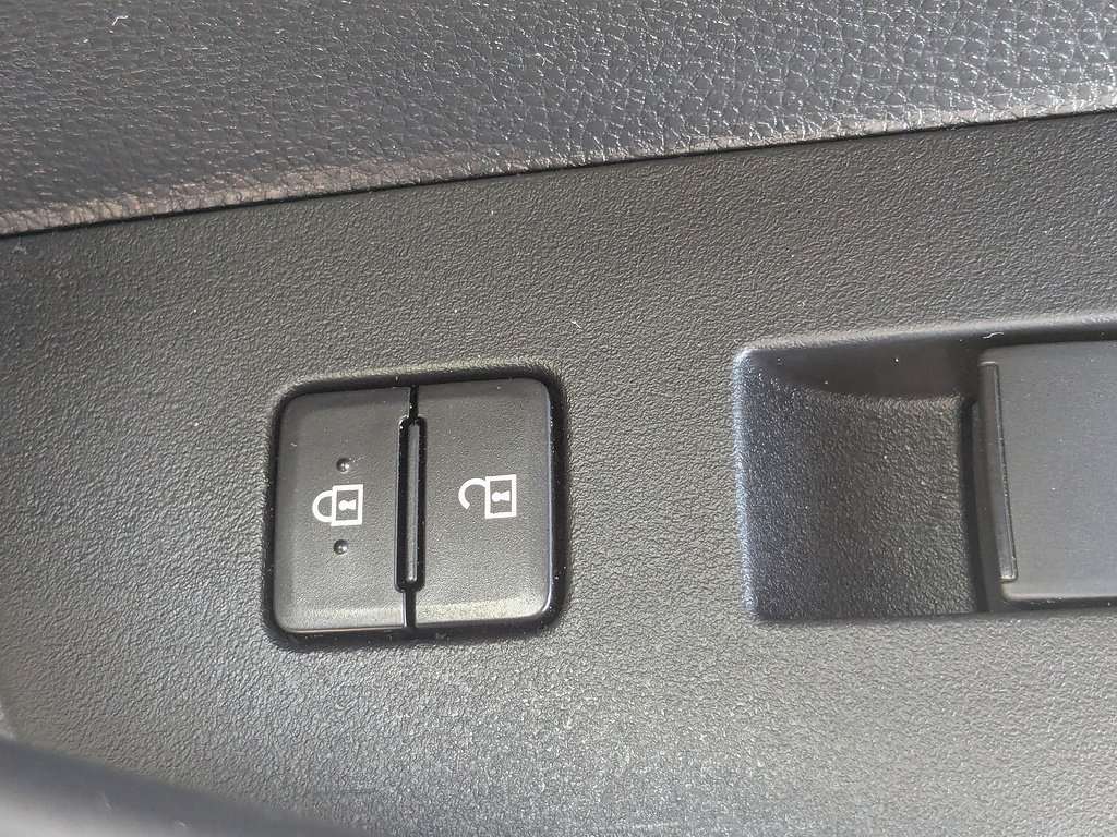 Certified 2025 Toyota Corolla Cross XLE w/ Convenience Package FWD image 33