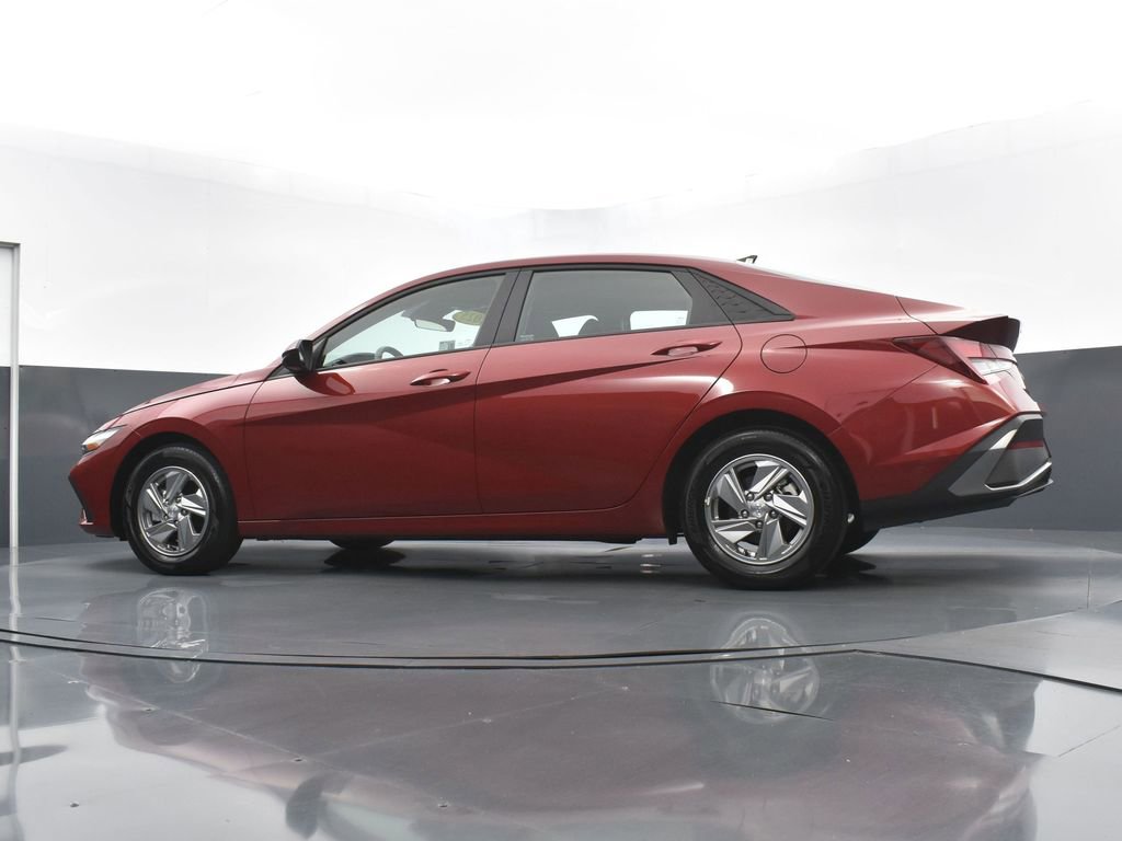 Used 2025 Hyundai Elantra SE image 26