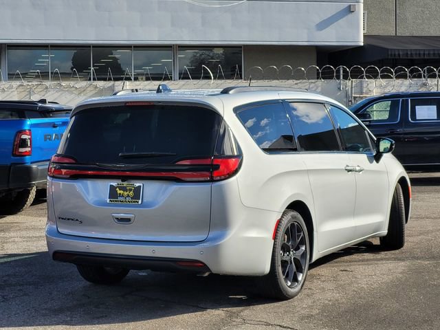 New 2026 Chrysler Pacifica Select w/ S Appearance Package image 4