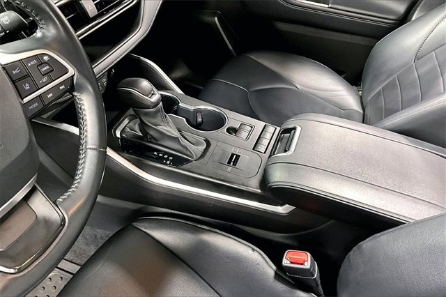 Used 2022 Toyota Highlander XLE image 19