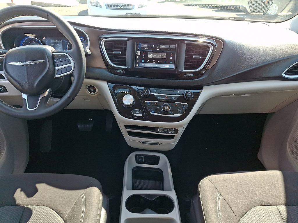 Used 2023 Chrysler Voyager LX FWD image 16