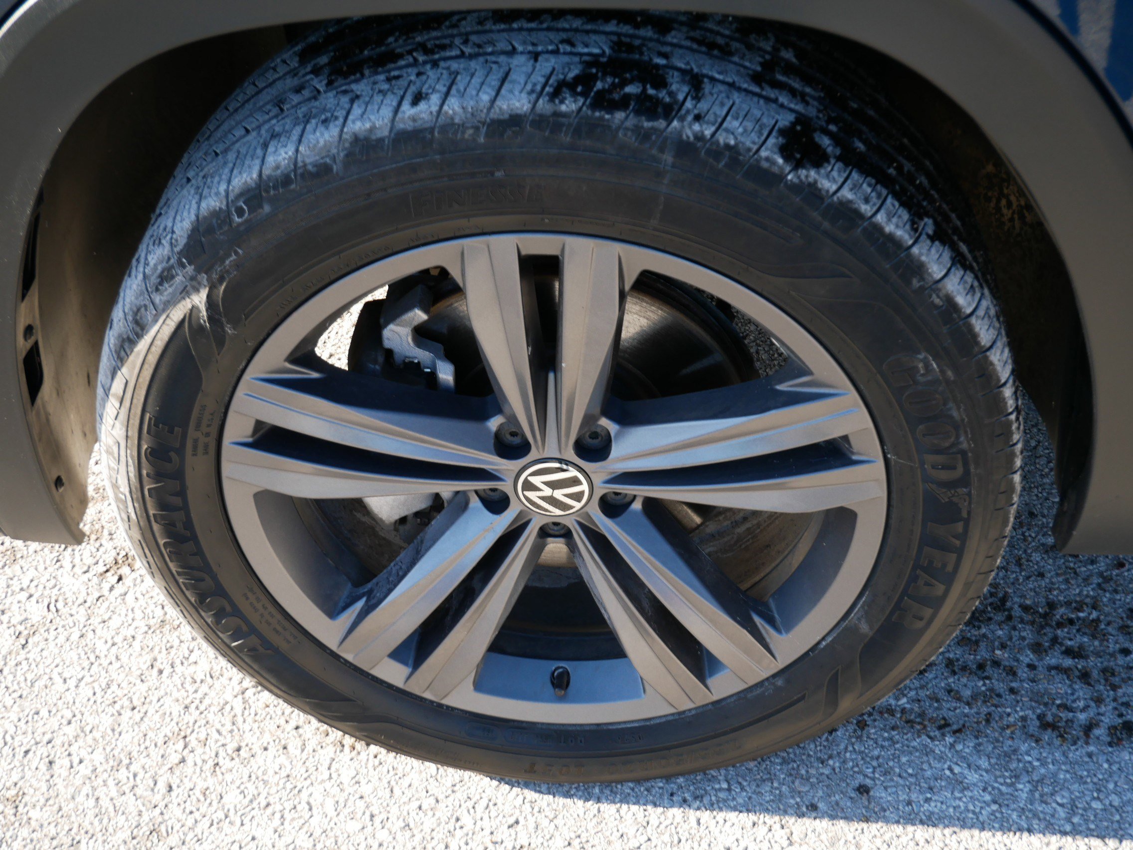 Certified 2021 Volkswagen Atlas Cross Sport SE w/ Panoramic Sunroof Package image 15