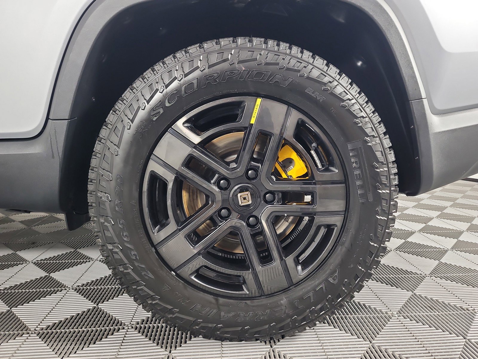 Used 2023 Rivian R1T Adventure image 10