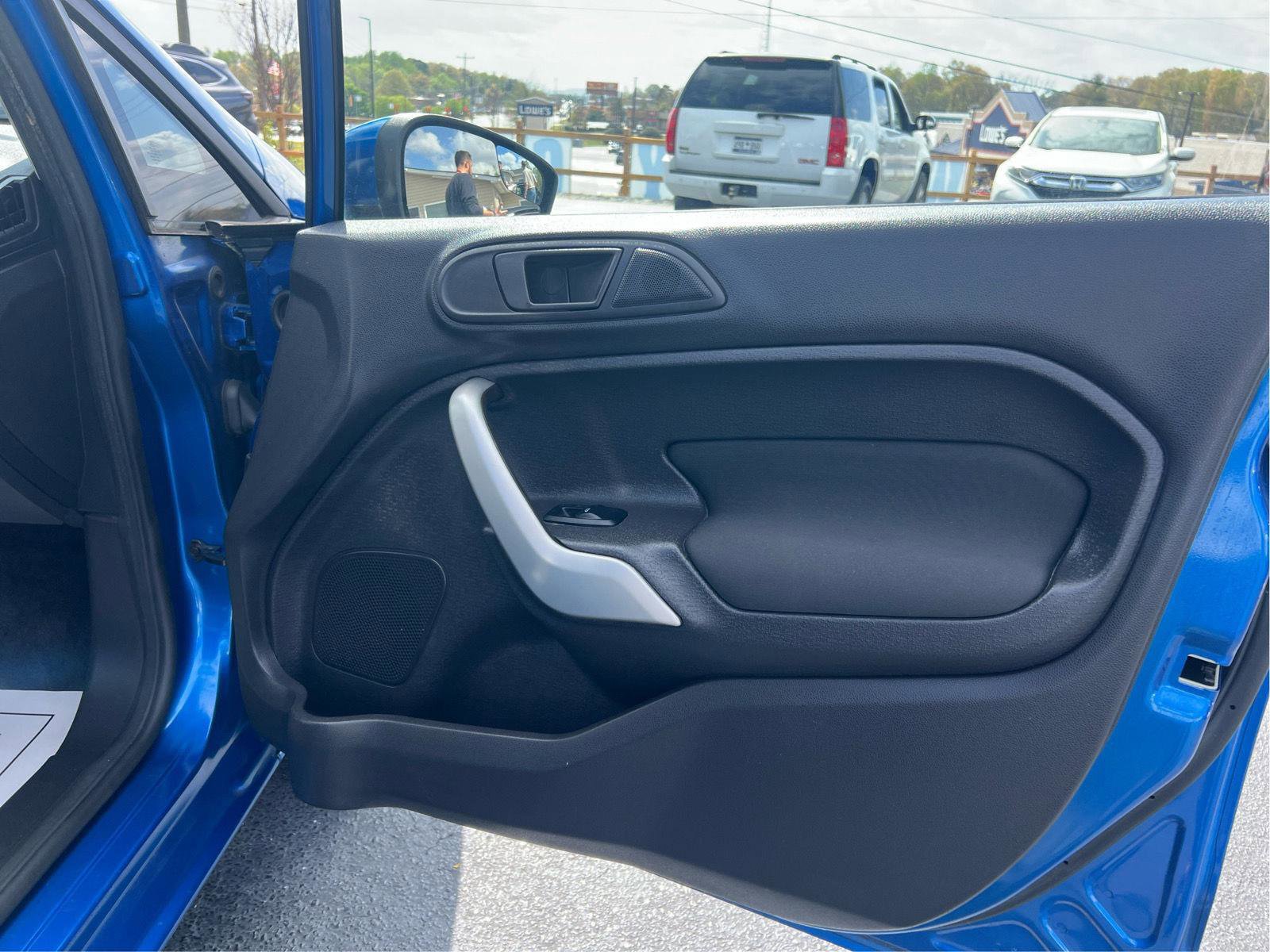 Used 2011 Ford Fiesta SE w/ 203A Rapid Spec Order Code image 12