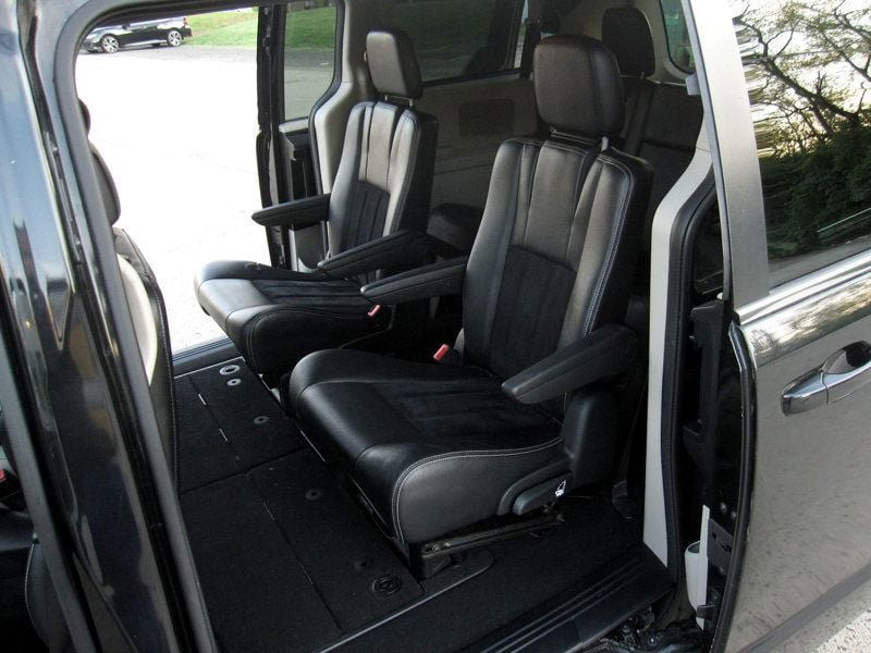 Used 2018 Dodge Grand Caravan SXT FWD image 25