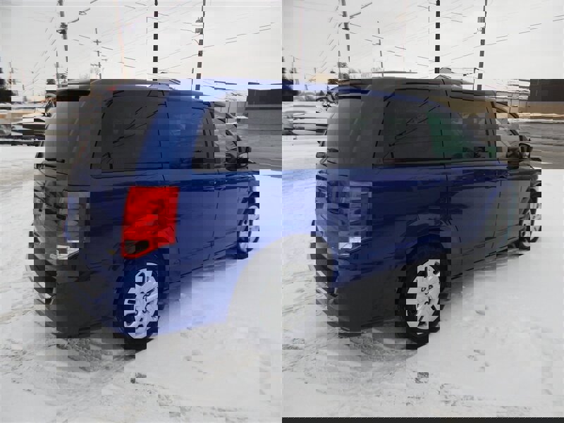 Used 2018 Dodge Grand Caravan SE w/ UConnect Hands-Free Group image 7