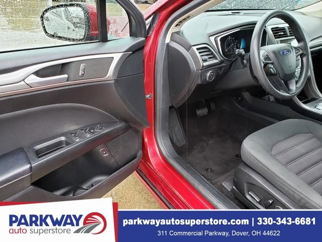 Used 2019 Ford Fusion SE FWD image 11