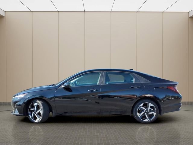 Used 2023 Hyundai Elantra SEL w/ Convenience Package FWD image 4