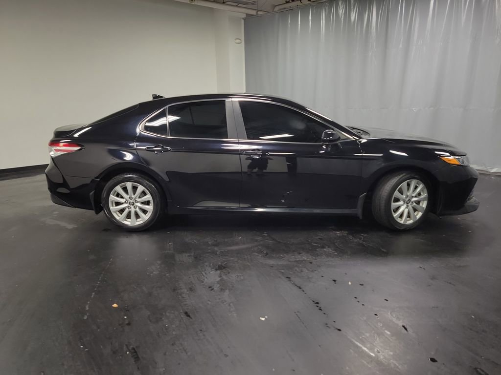 Used 2020 Toyota Camry LE AWD/4WD image 9