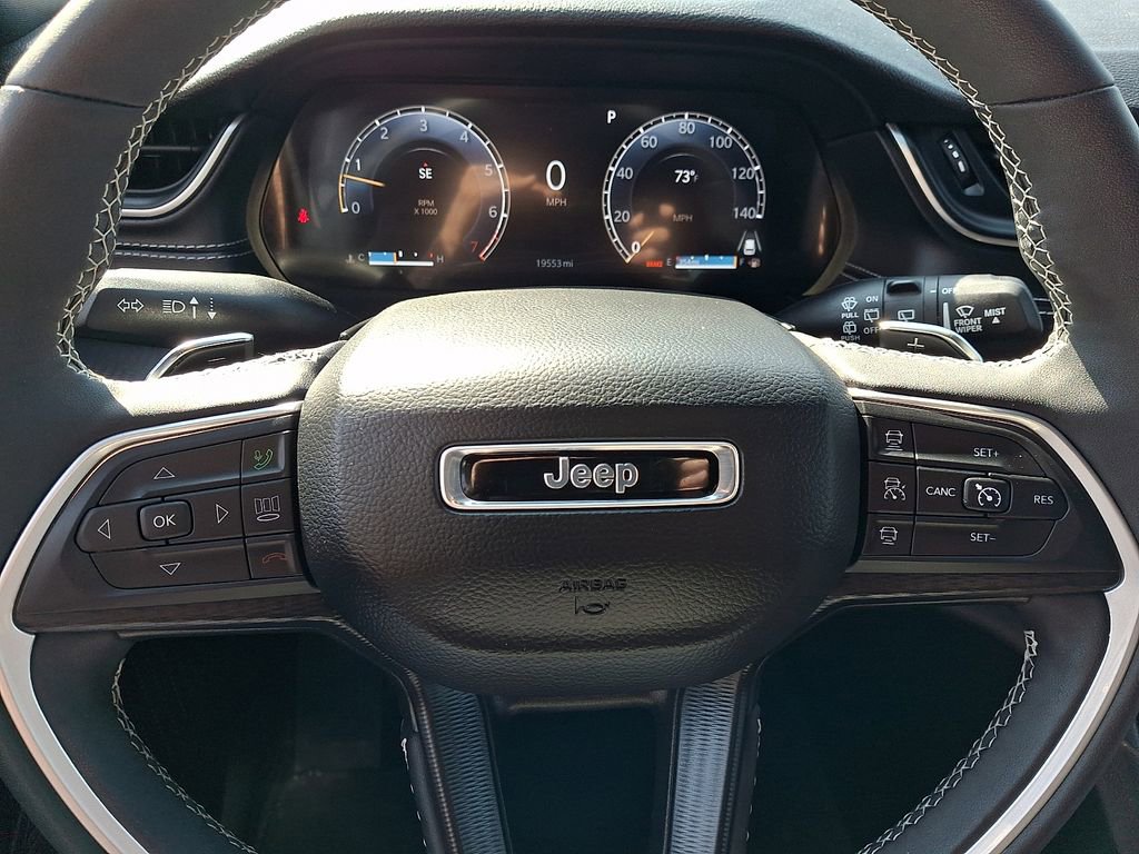 Used 2025 Jeep Grand Cherokee Altitude image 23