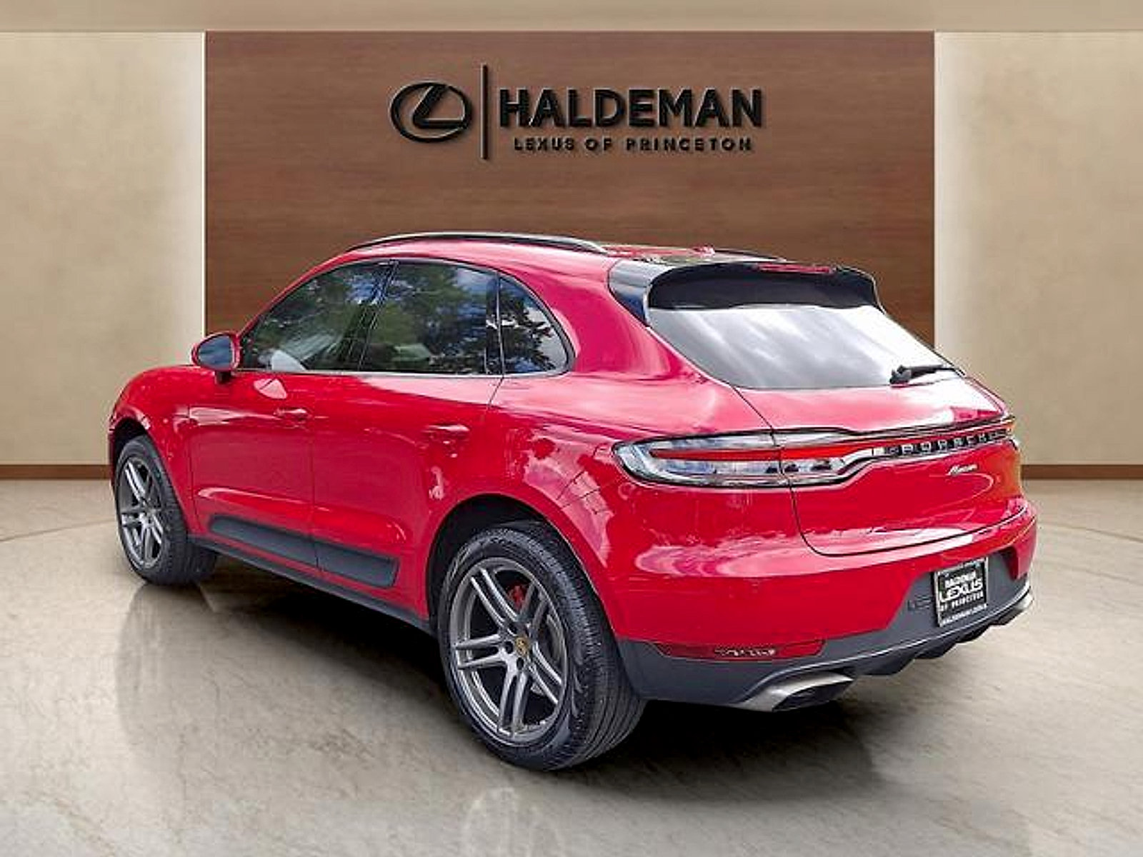 Used 2020 Porsche Macan AWD/4WD image 4