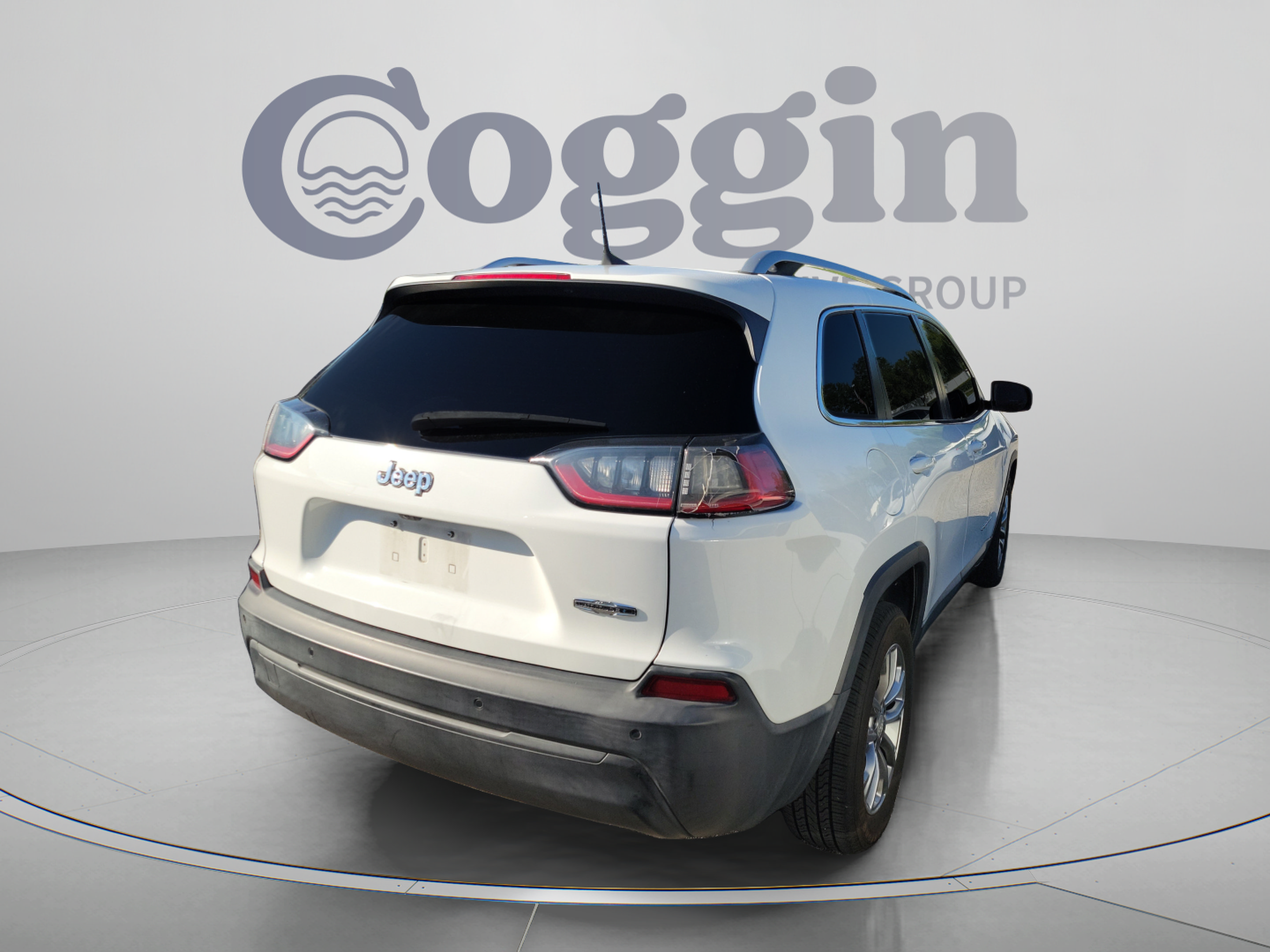 Used 2020 Jeep Cherokee Latitude Plus w/ Cold Weather Group FWD image 5