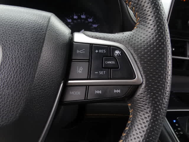 Certified 2023 Toyota Sienna XLE Woodland Edition image 34