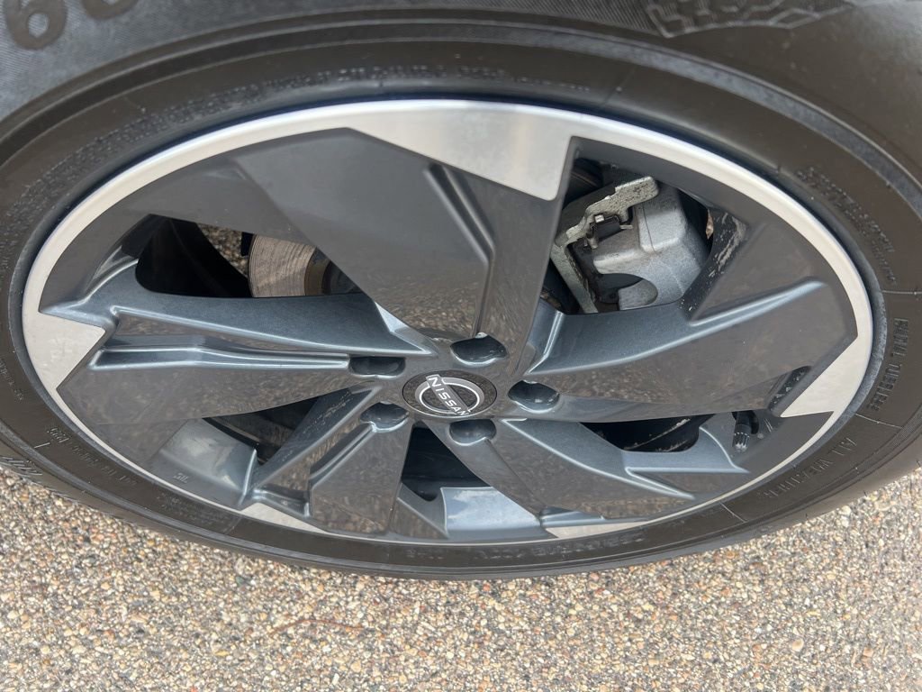 Used 2024 Nissan Rogue SV image 41